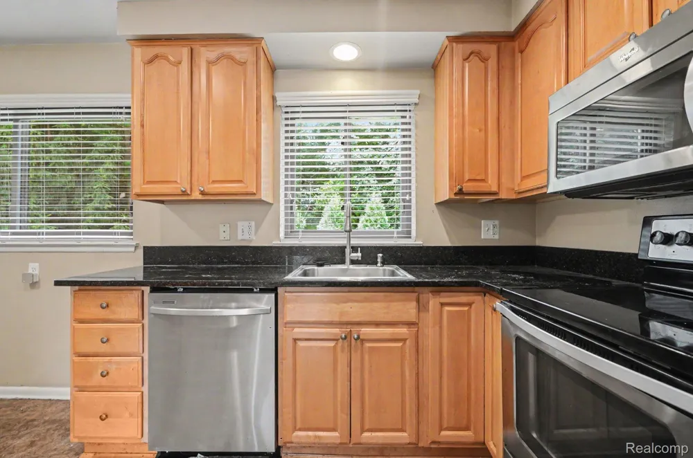144 E Hickory Grove Road Bloomfield Hills City, MI 48304