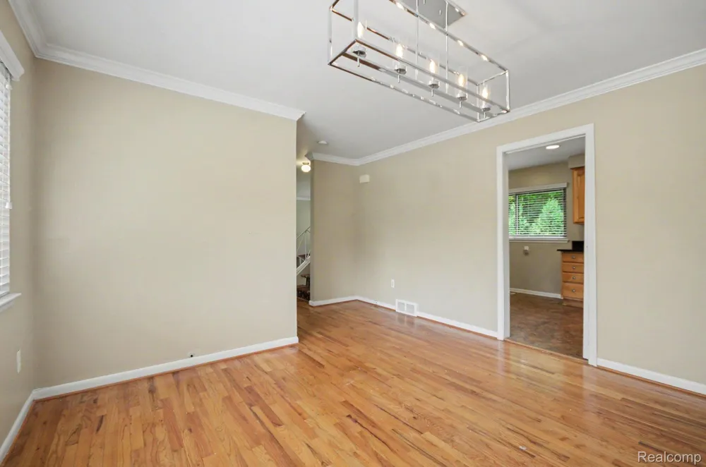 144 E Hickory Grove Road Bloomfield Hills City, MI 48304