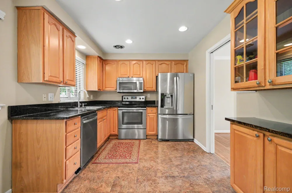 144 E Hickory Grove Road Bloomfield Hills City, MI 48304