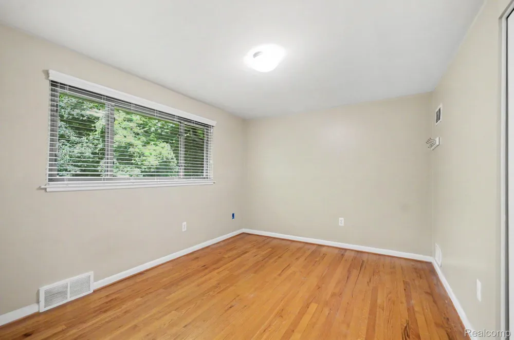 144 E Hickory Grove Road Bloomfield Hills City, MI 48304