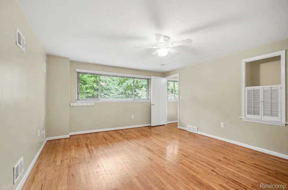 144 E Hickory Grove Road Bloomfield Hills City, MI 48304