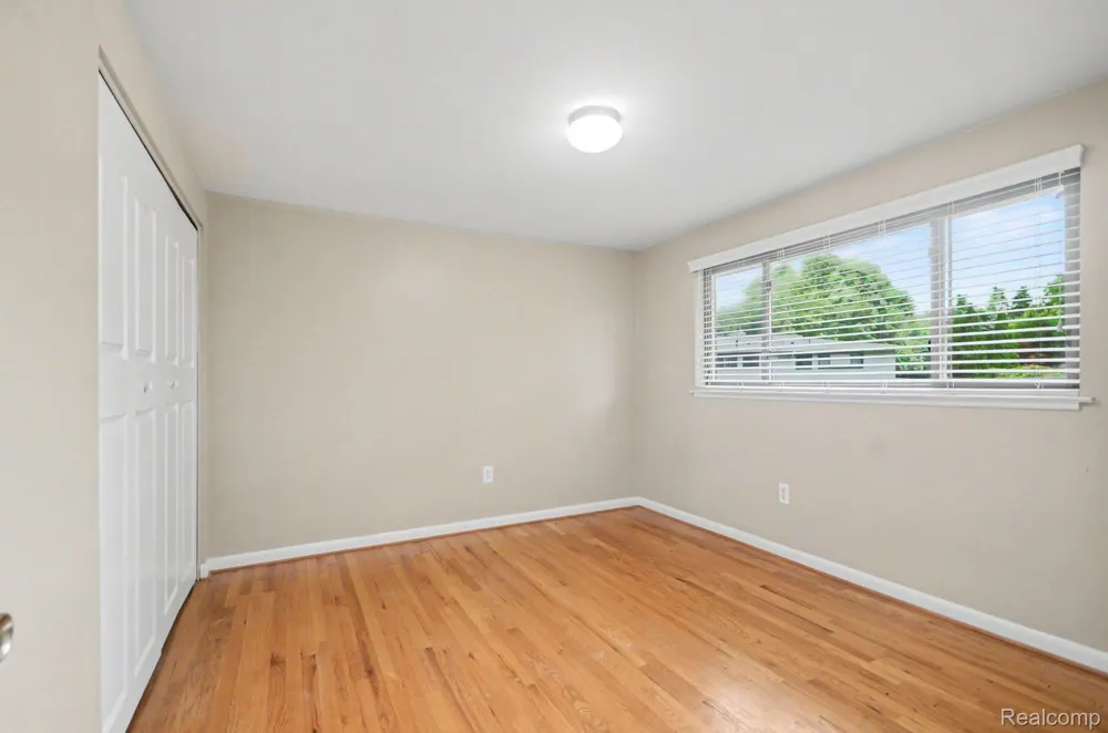 144 E Hickory Grove Road Bloomfield Hills City, MI 48304