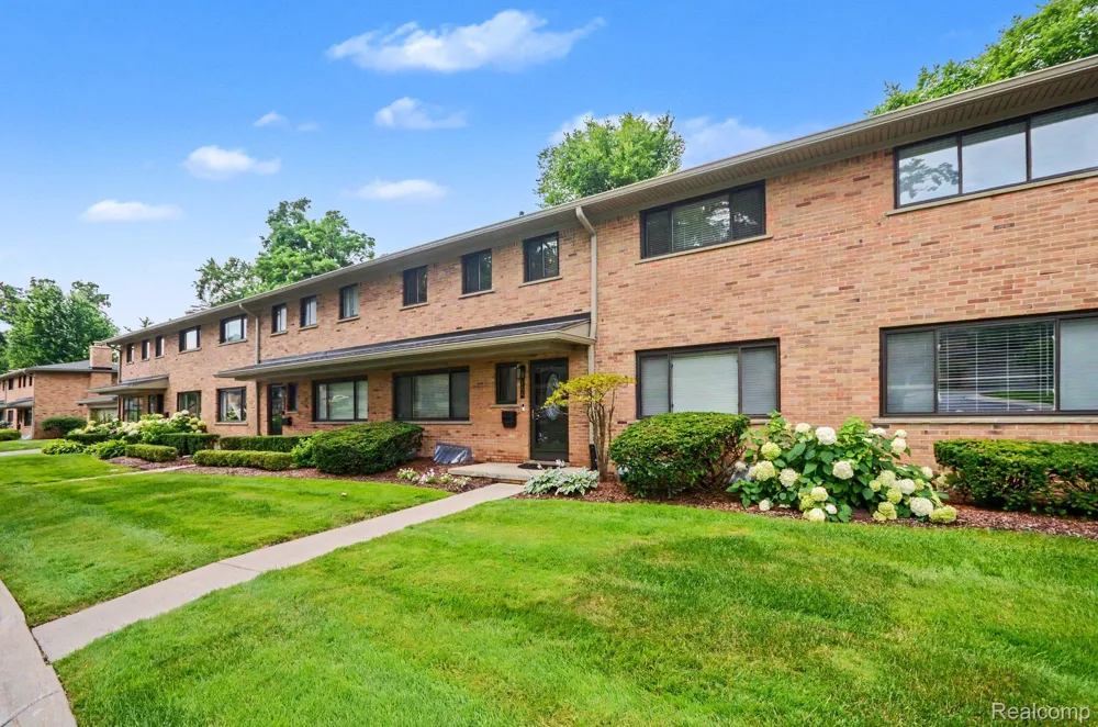 144 E Hickory Grove Road Bloomfield Hills City, MI 48304