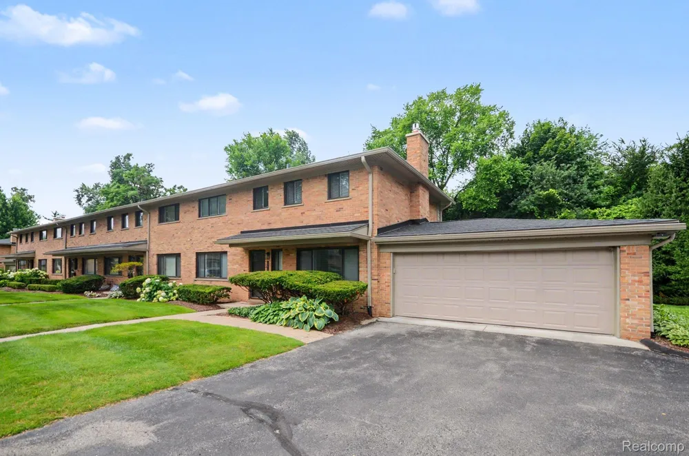 144 E Hickory Grove Road Bloomfield Hills City, MI 48304