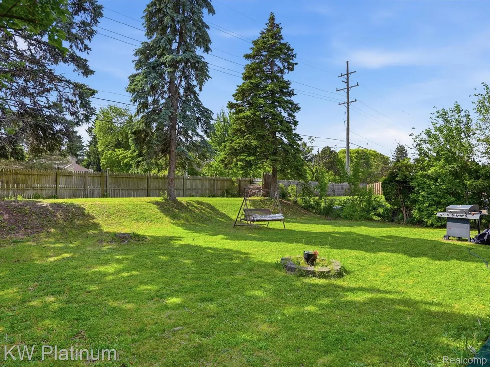13615 Brookside Drive Sterling Heights City, MI 48313
