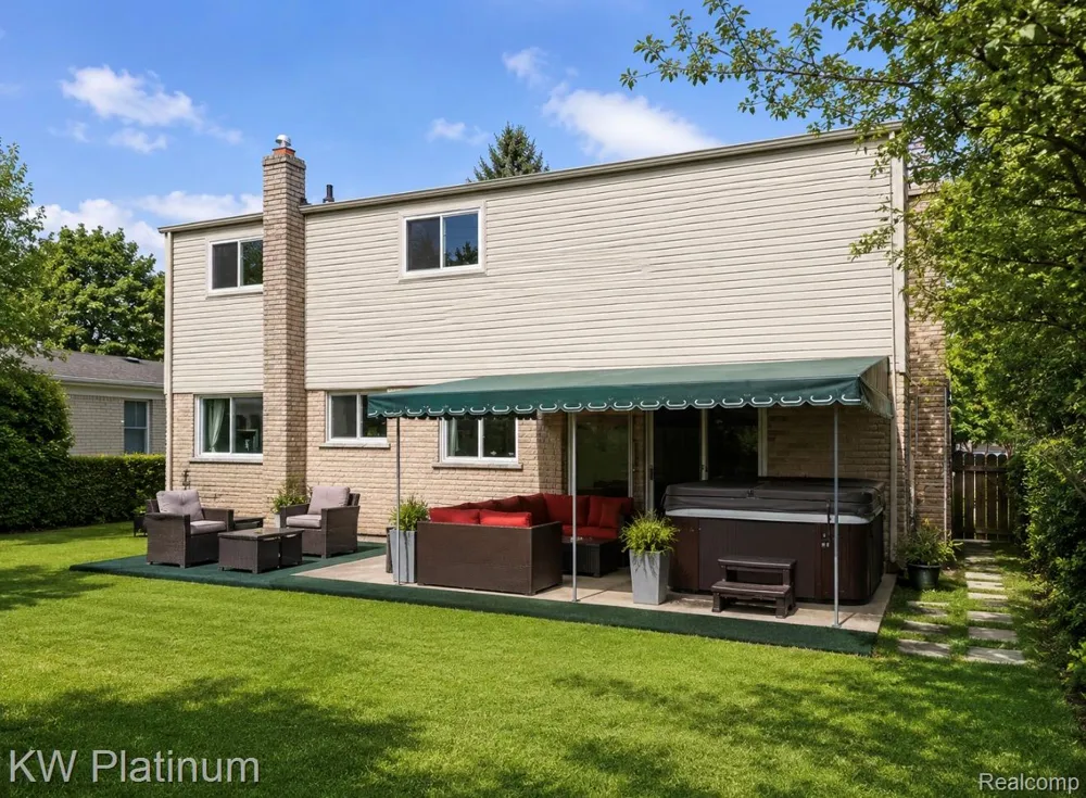 13615 Brookside Drive Sterling Heights City, MI 48313