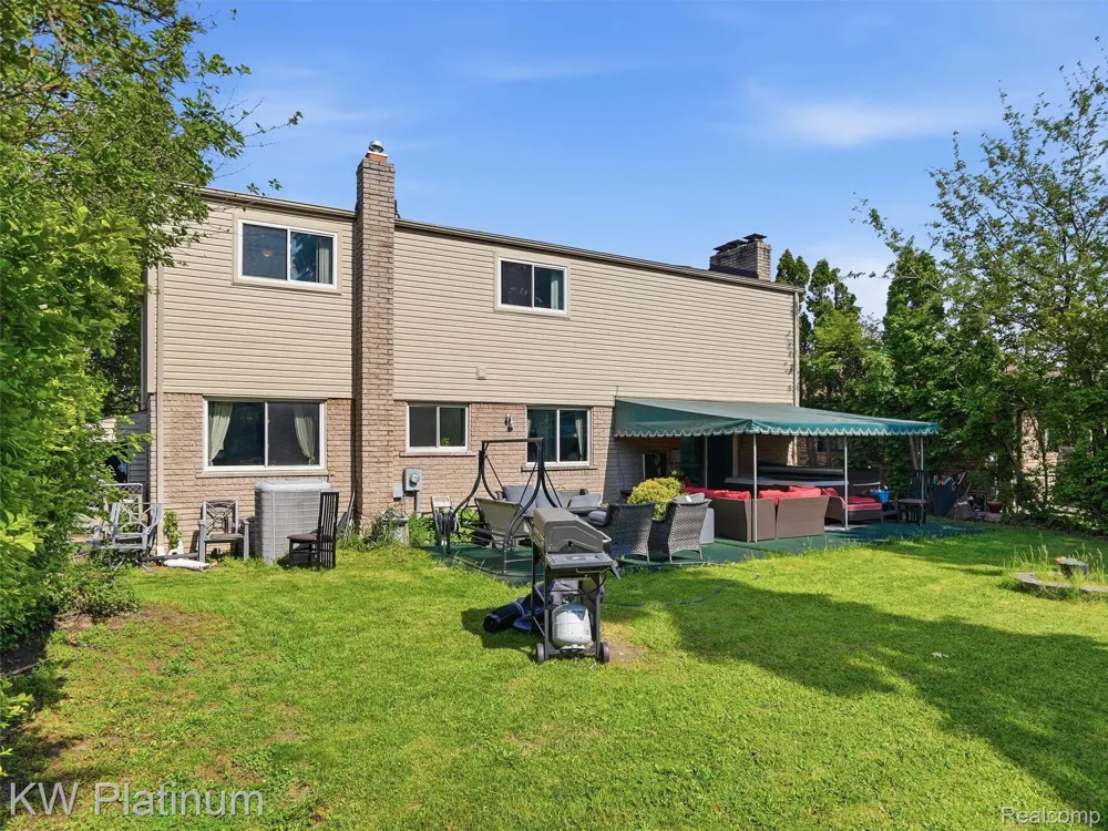 13615 Brookside Drive Sterling Heights City, MI 48313