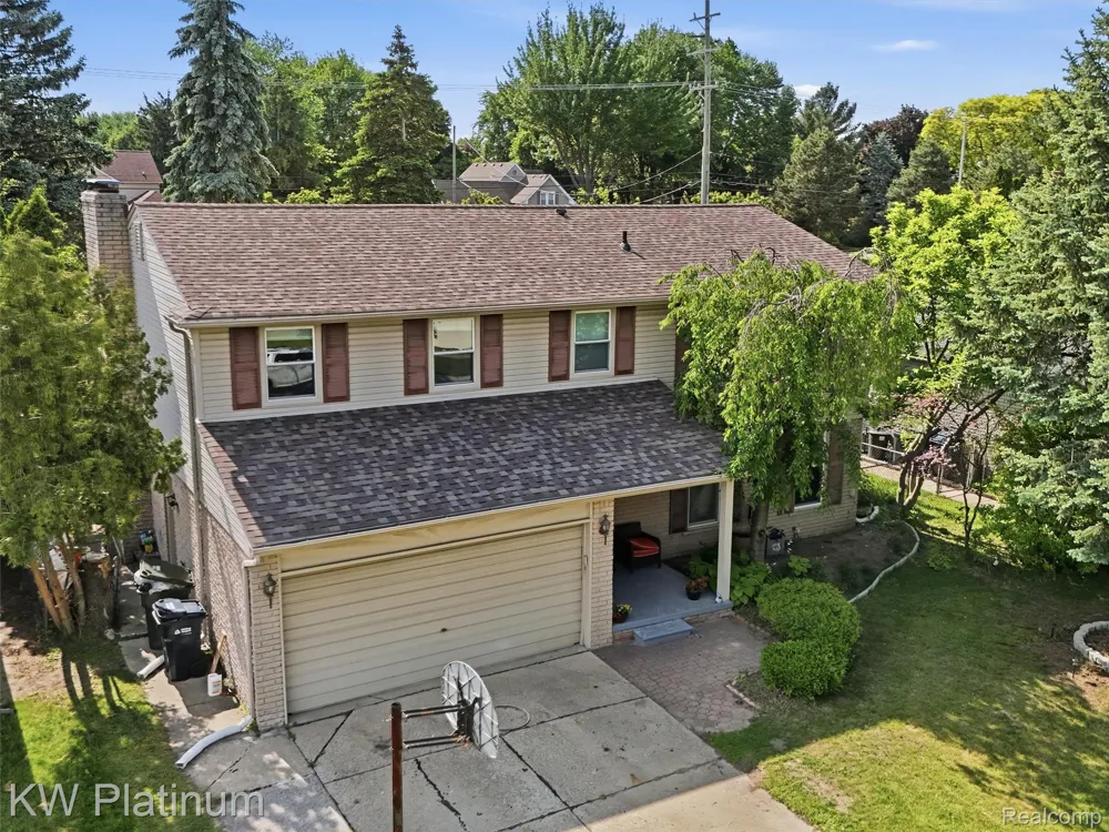 13615 Brookside Drive Sterling Heights City, MI 48313