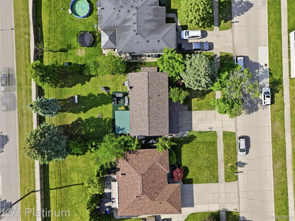 13615 Brookside Drive Sterling Heights City, MI 48313