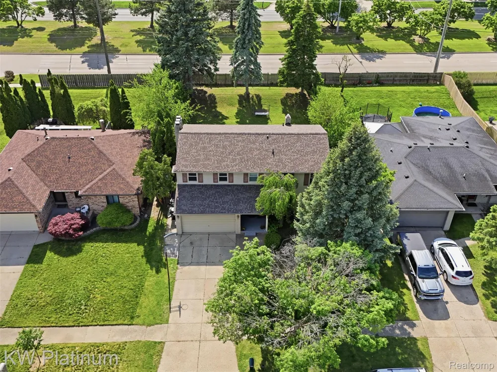 13615 Brookside Drive Sterling Heights City, MI 48313