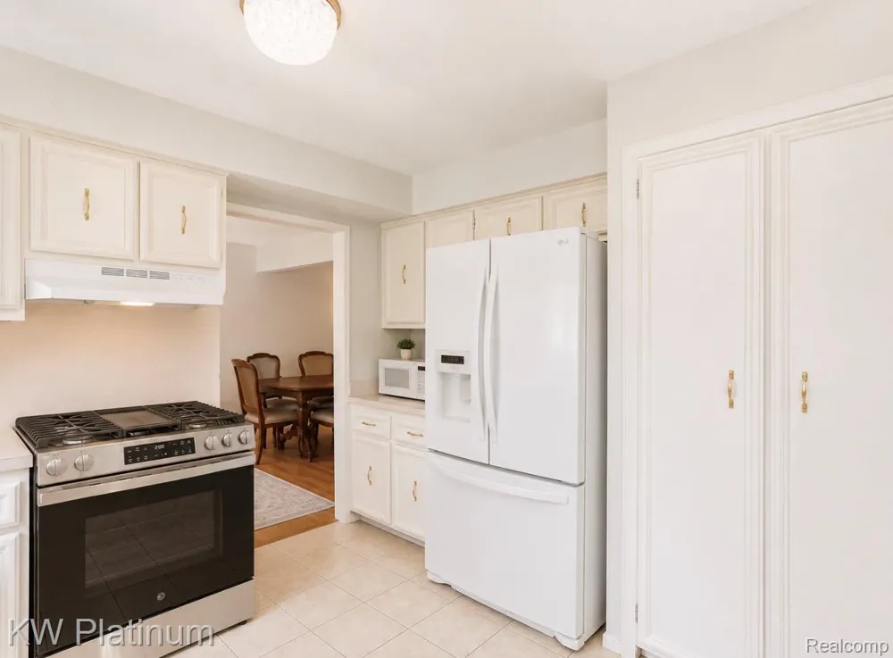 13615 Brookside Drive Sterling Heights City, MI 48313