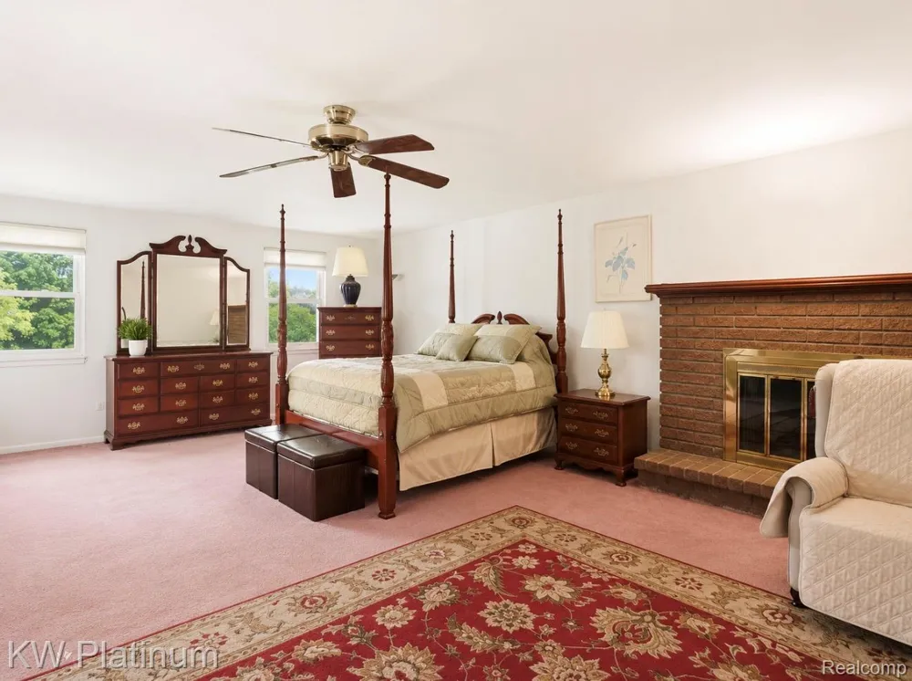 13615 Brookside Drive Sterling Heights City, MI 48313