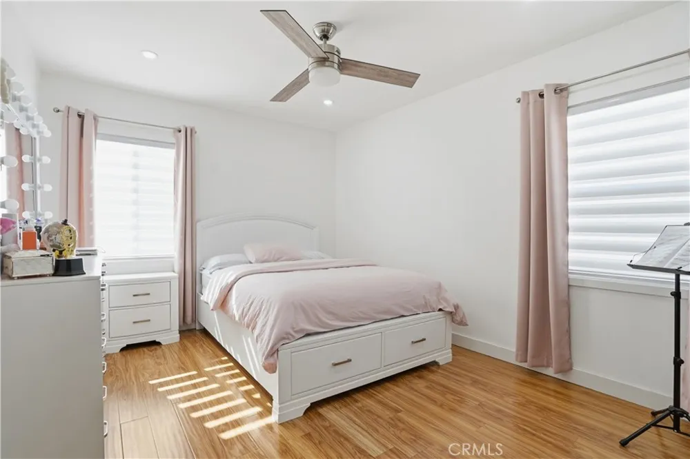 6949 Aura Avenue Reseda, CA 91335