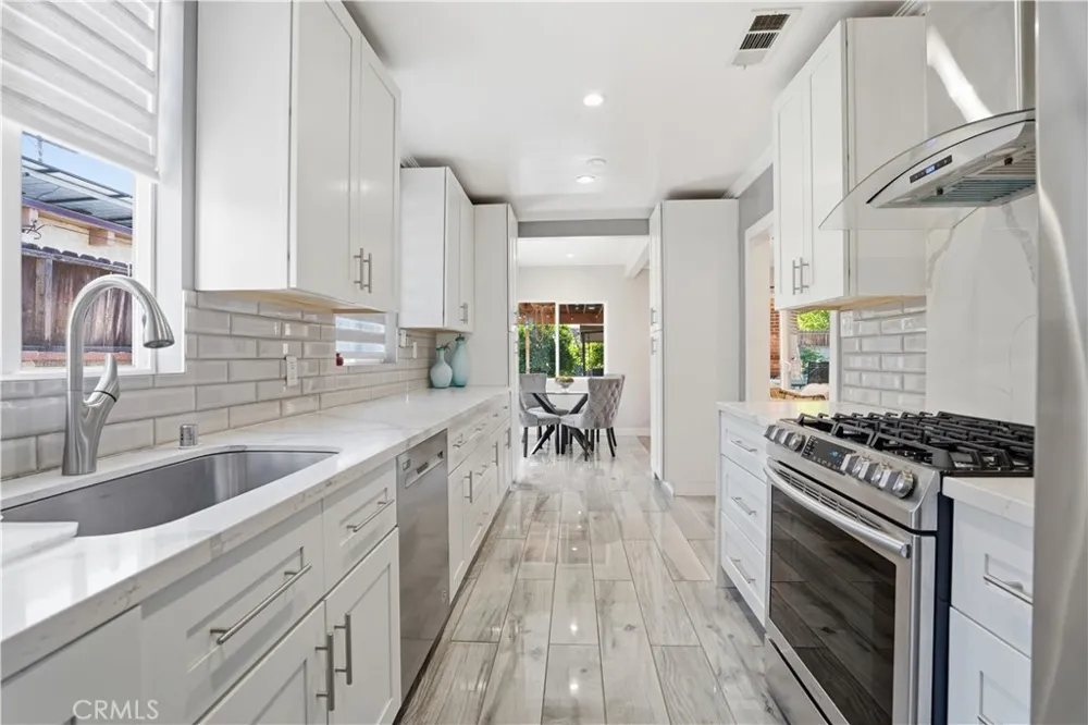 6949 Aura Avenue Reseda, CA 91335