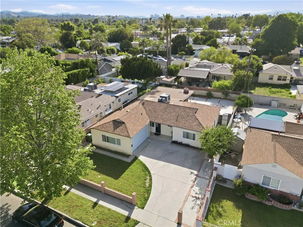 6949 Aura Avenue Reseda, CA 91335