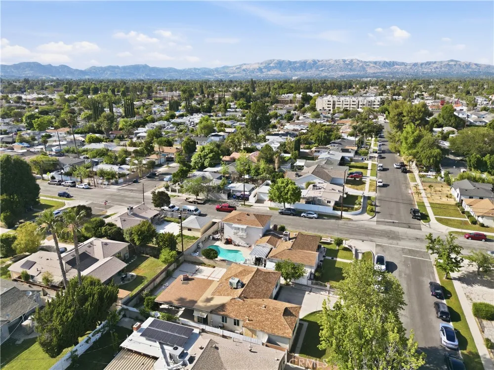 6949 Aura Avenue Reseda, CA 91335