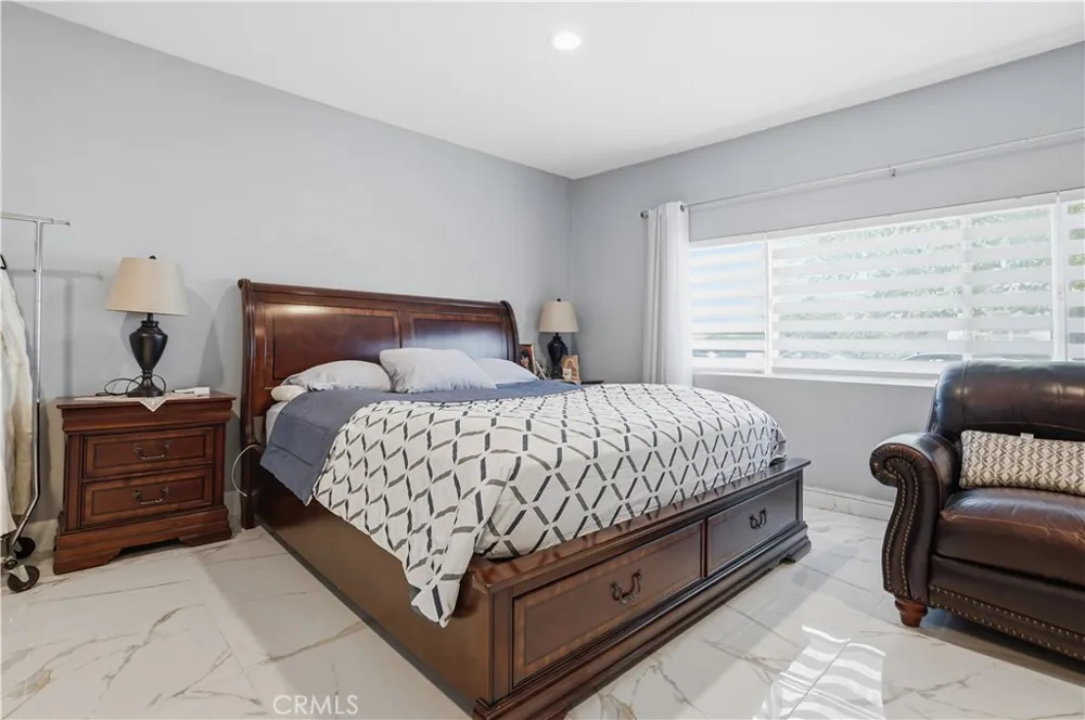 6949 Aura Avenue Reseda, CA 91335