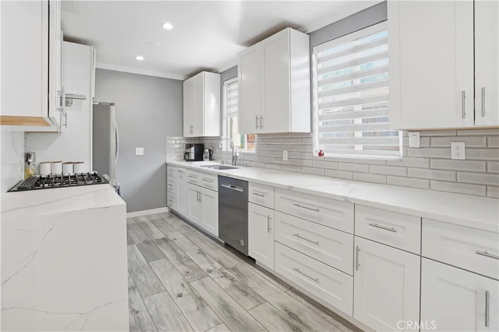 6949 Aura Avenue Reseda, CA 91335