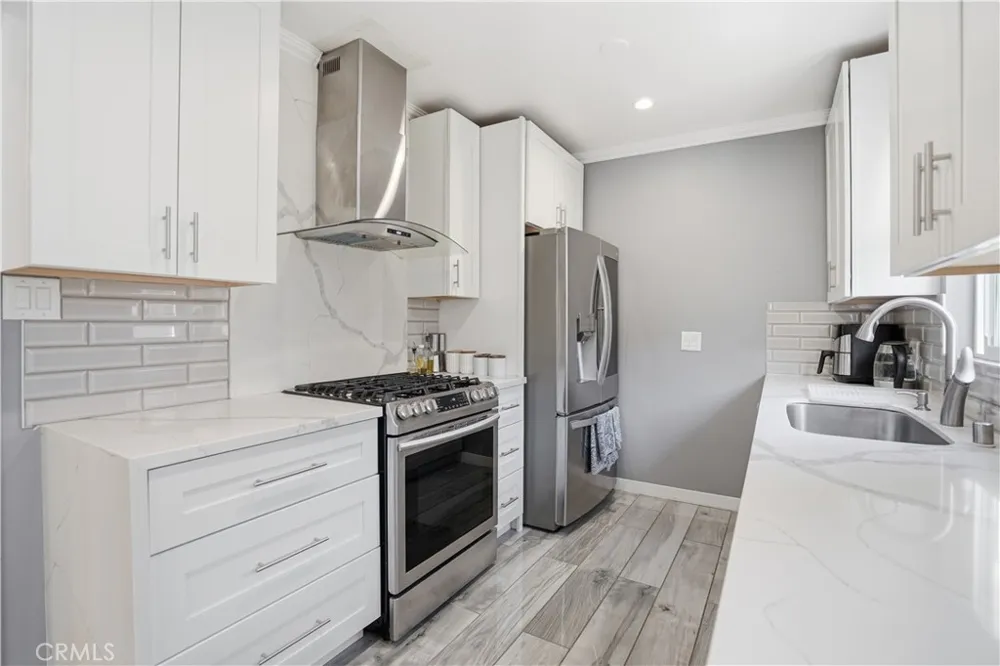 6949 Aura Avenue Reseda, CA 91335