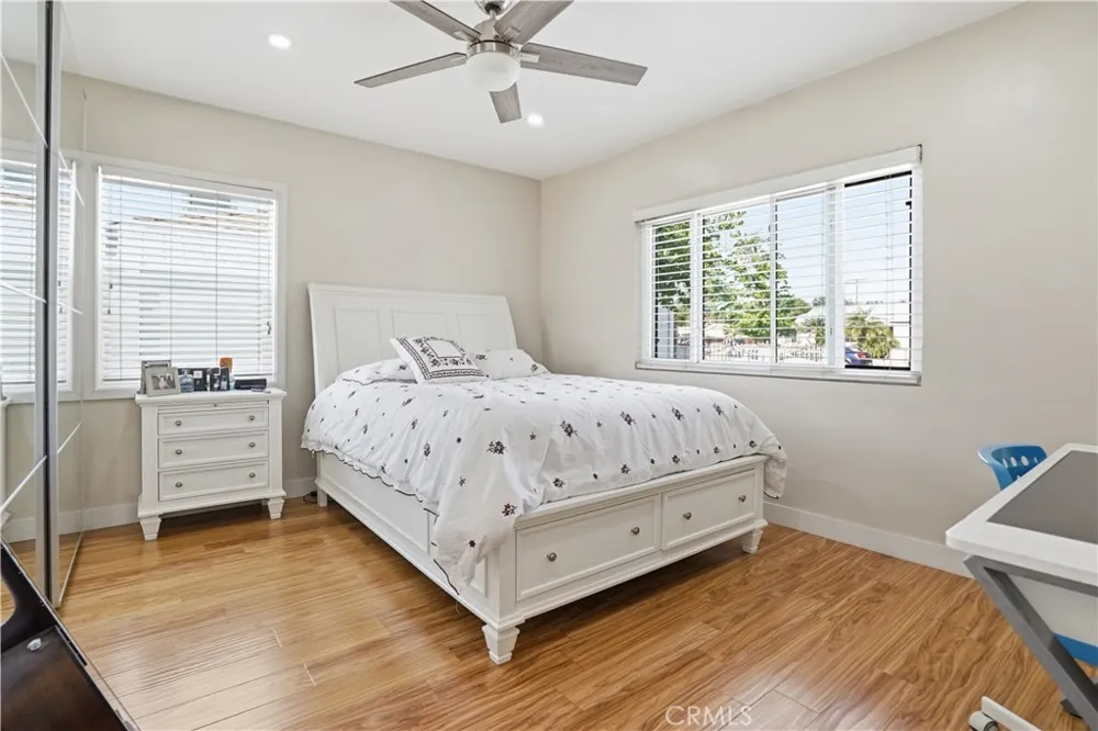 6949 Aura Avenue Reseda, CA 91335