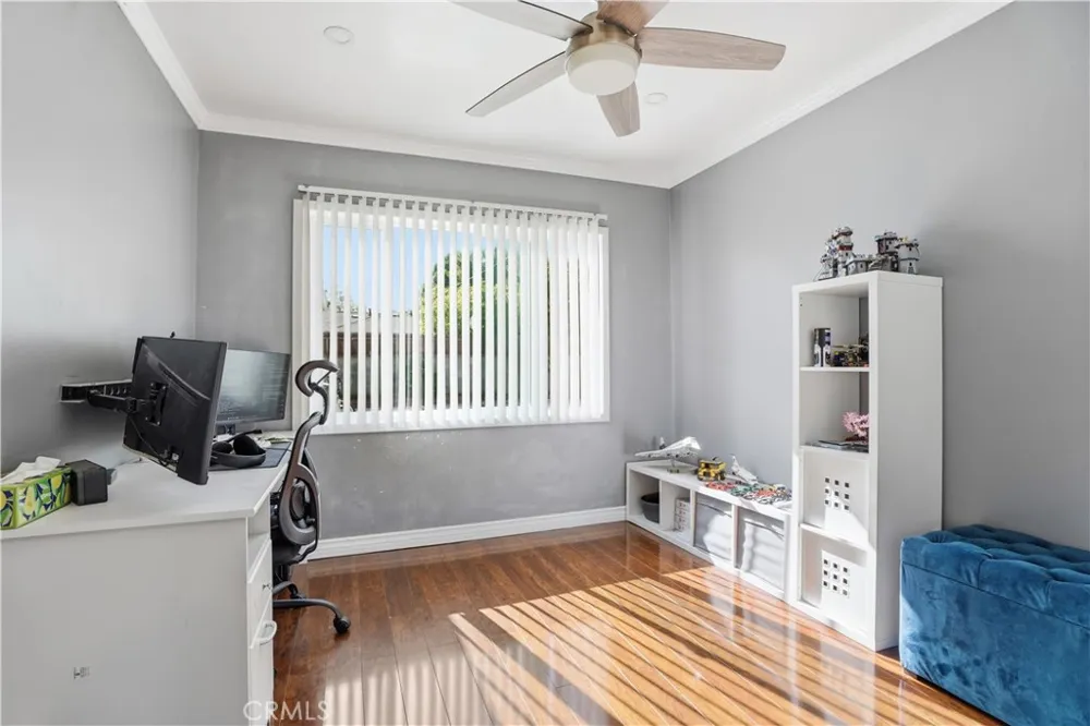 6949 Aura Avenue Reseda, CA 91335