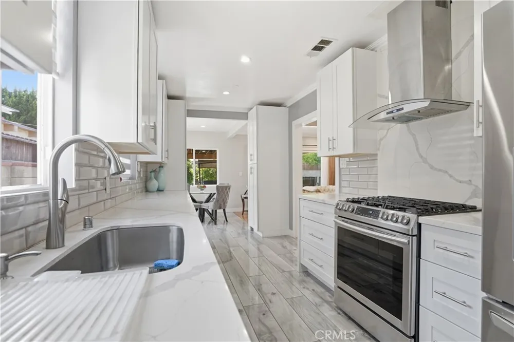 6949 Aura Avenue Reseda, CA 91335