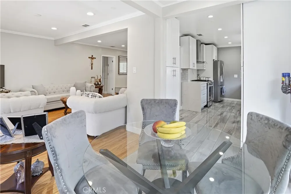 6949 Aura Avenue Reseda, CA 91335