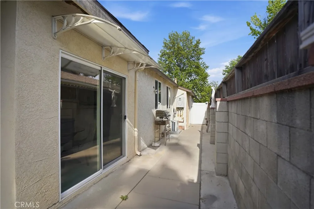 6949 Aura Avenue Reseda, CA 91335
