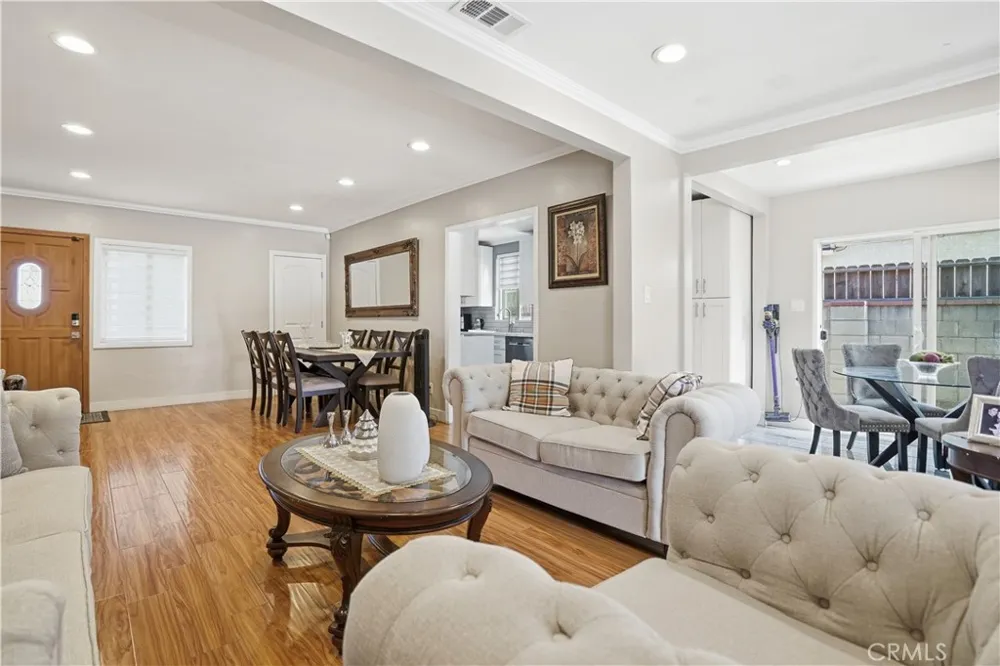 6949 Aura Avenue Reseda, CA 91335