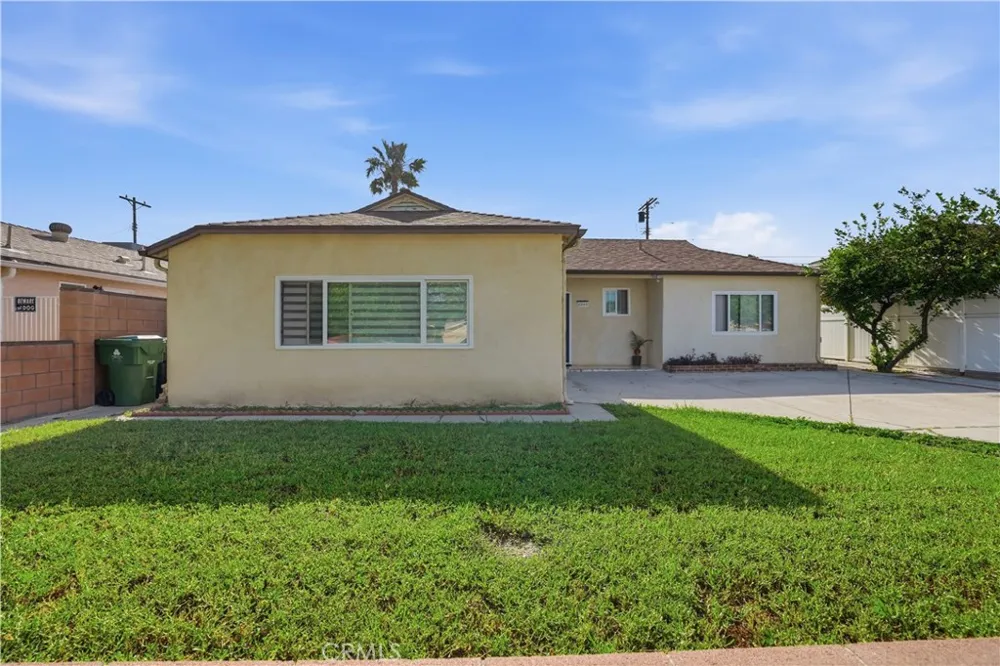 6949 Aura Avenue Reseda, CA 91335