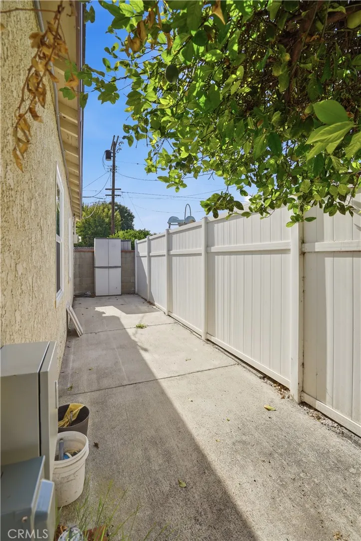 6949 Aura Avenue Reseda, CA 91335