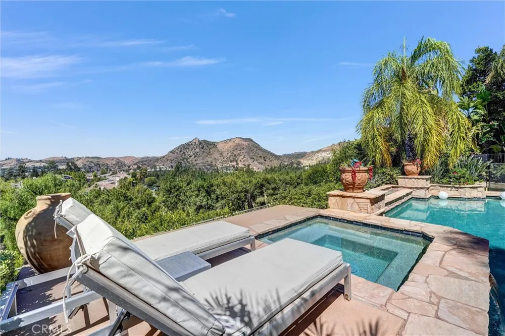 7325 Rutherford Hill Drive West Hills, CA 91307