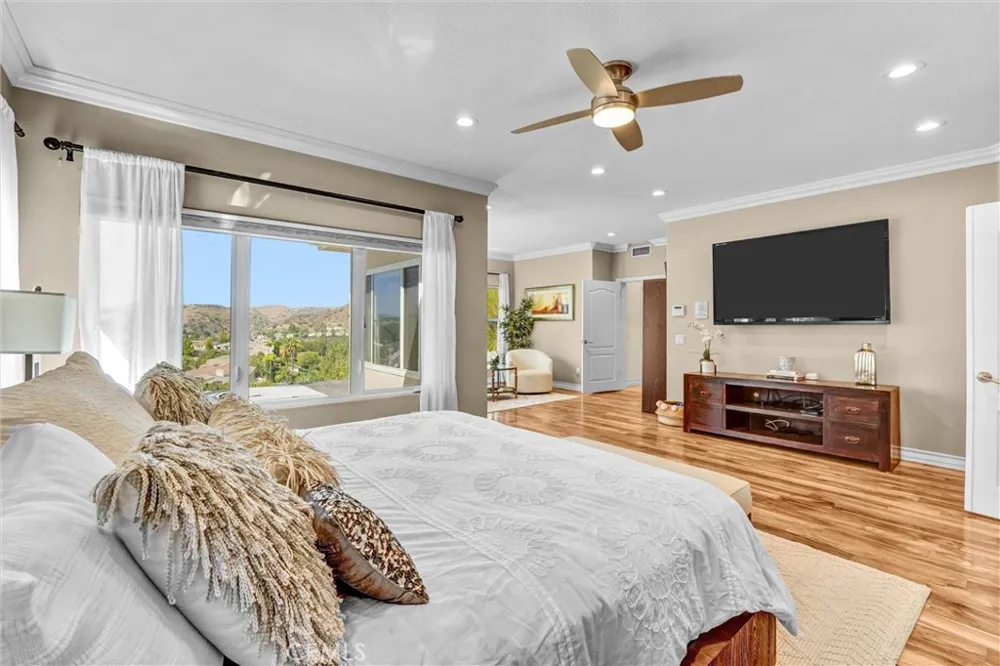 7325 Rutherford Hill Drive West Hills, CA 91307