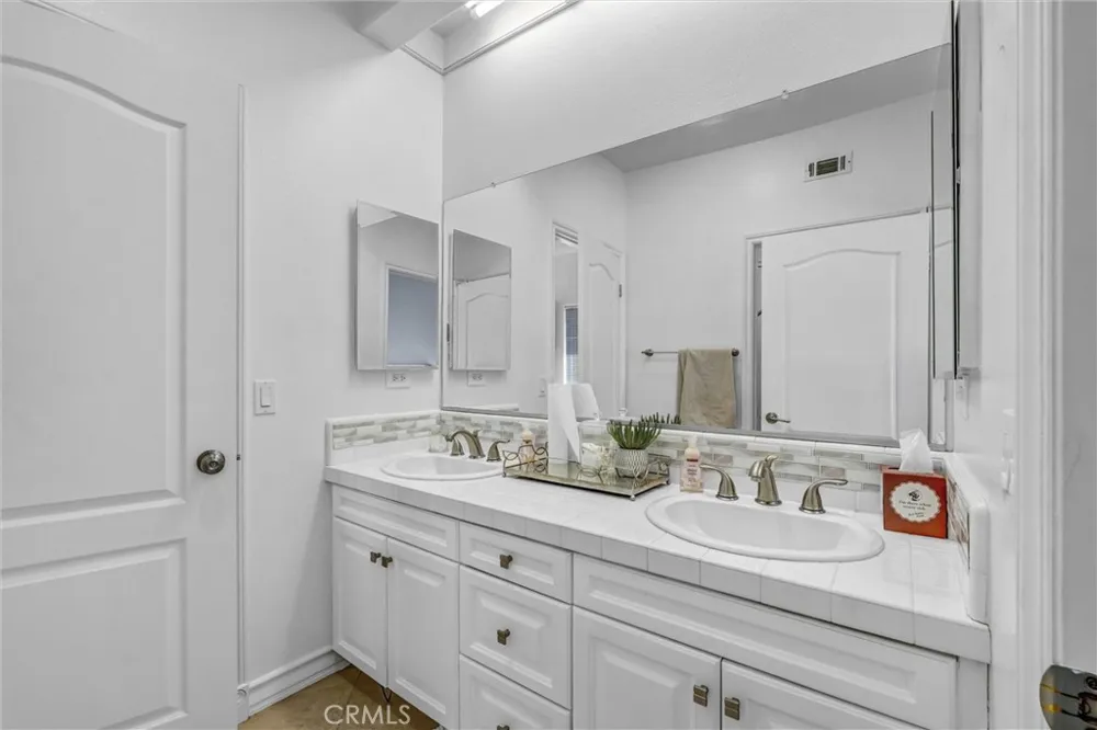 7325 Rutherford Hill Drive West Hills, CA 91307