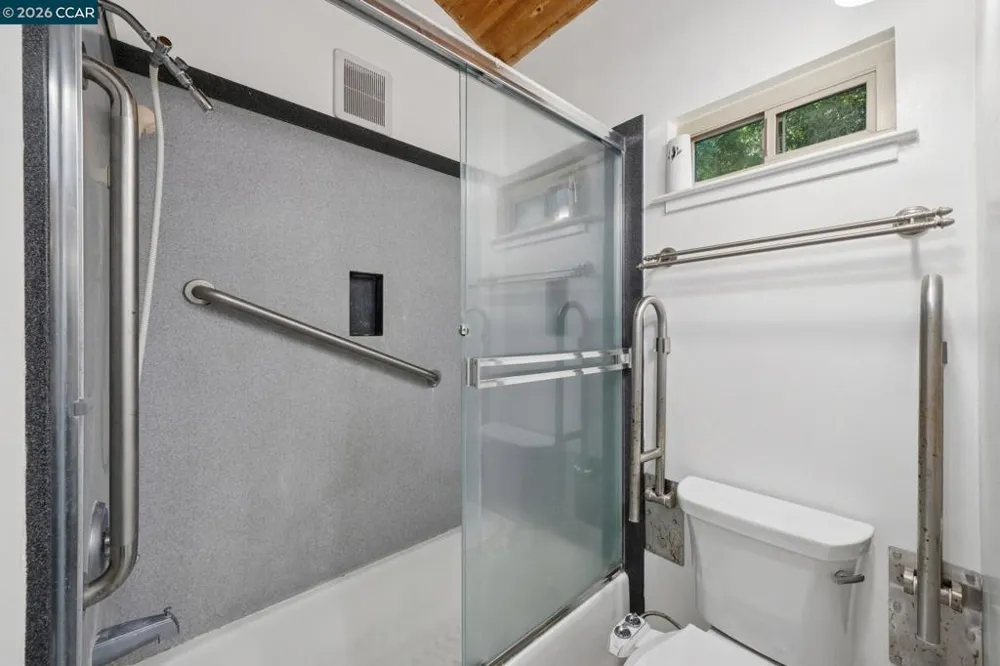 66 Bridge Rd Novato, CA 94945