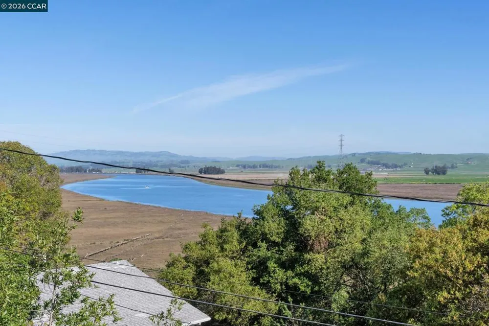66 Bridge Rd Novato, CA 94945