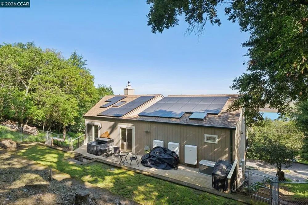 66 Bridge Rd Novato, CA 94945