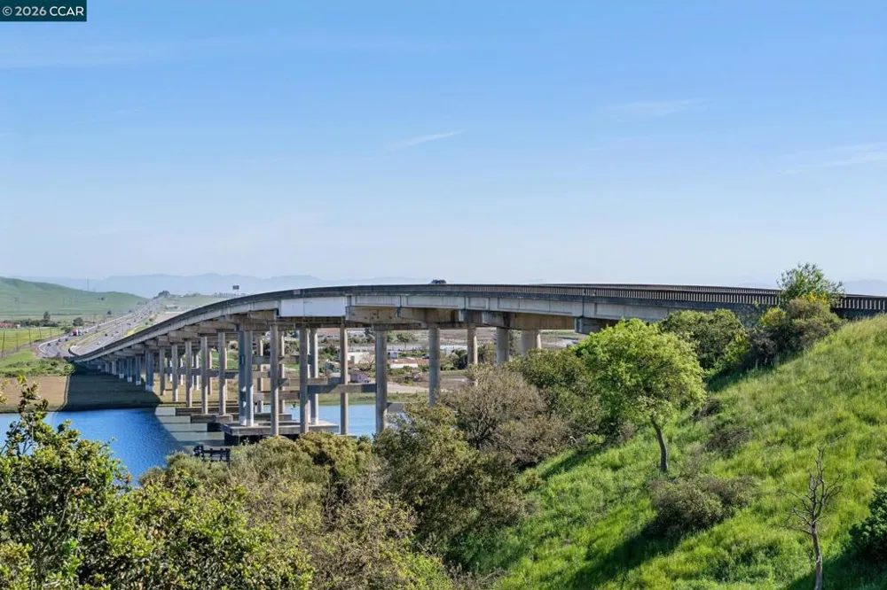 66 Bridge Rd Novato, CA 94945