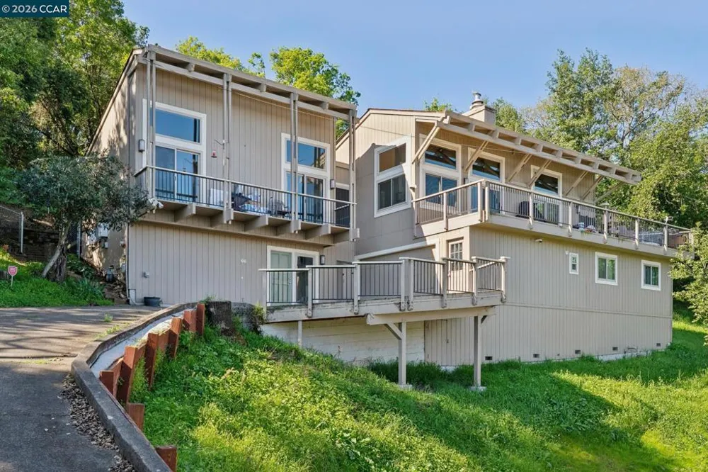 66 Bridge Rd Novato, CA 94945