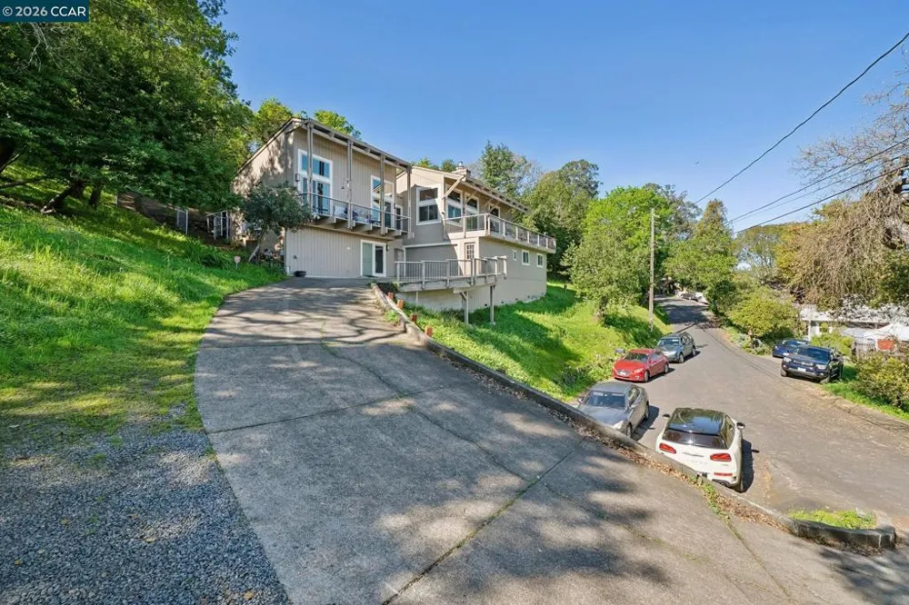 66 Bridge Rd Novato, CA 94945
