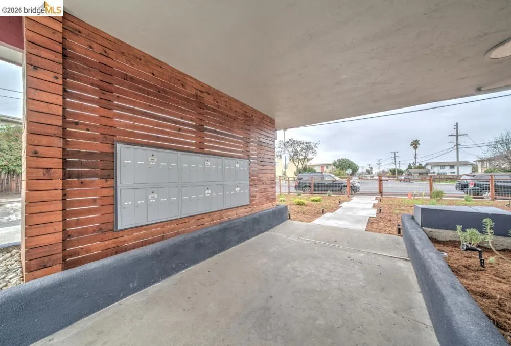 399 Schafer Rd Hayward, CA 94544