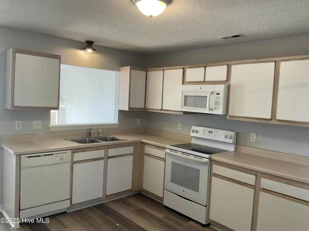 109 Fairwood Court Jacksonville, NC 28546
