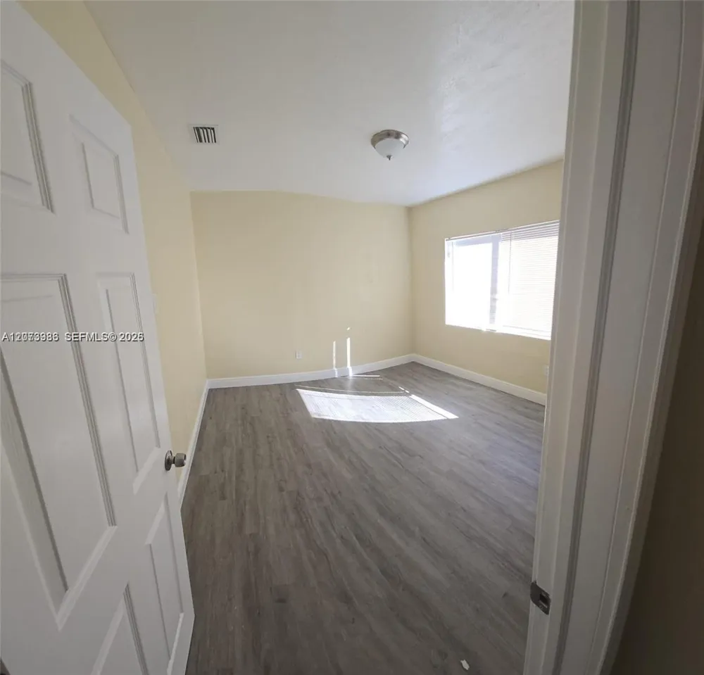 1259 NW 34th Ave Miami, FL 33125