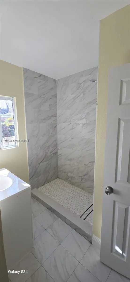 1259 NW 34th Ave Miami, FL 33125