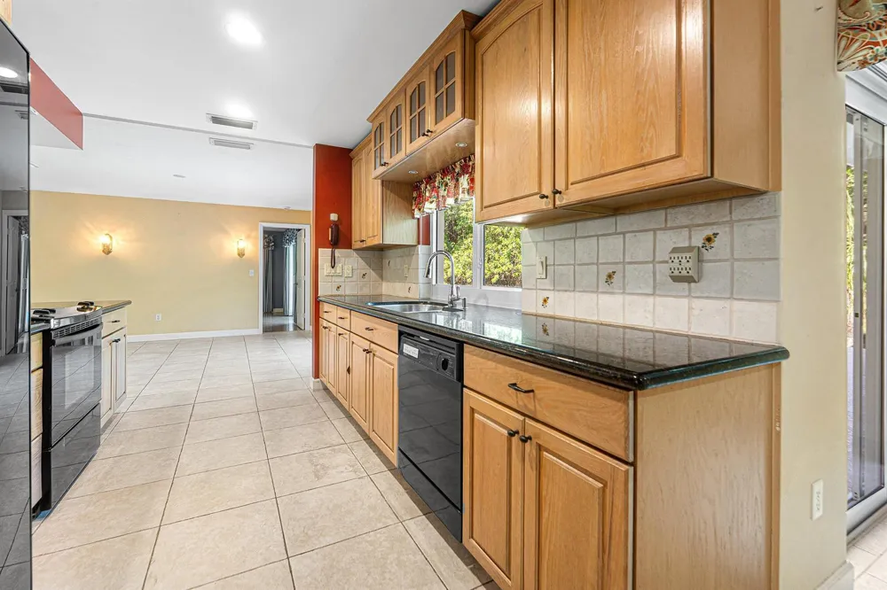 8645 Square Lake Drive Palm Beach Gardens, FL 33418