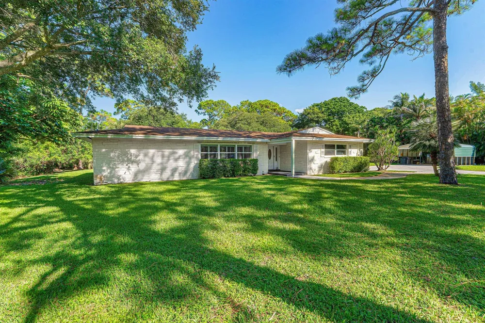 8645 Square Lake Drive Palm Beach Gardens, FL 33418