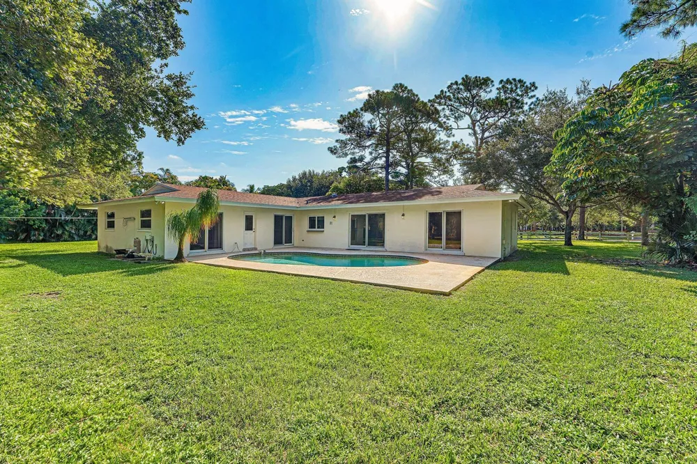 8645 Square Lake Drive Palm Beach Gardens, FL 33418