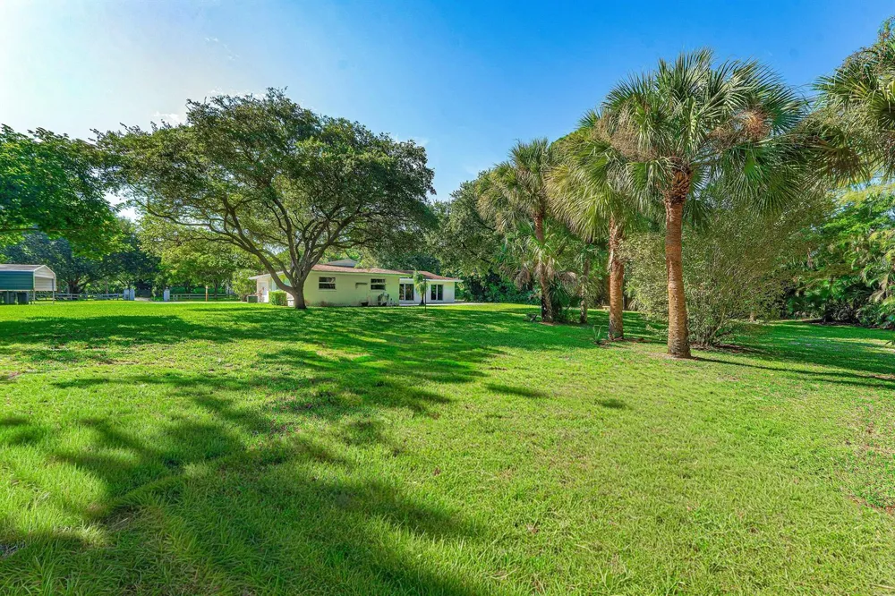 8645 Square Lake Drive Palm Beach Gardens, FL 33418