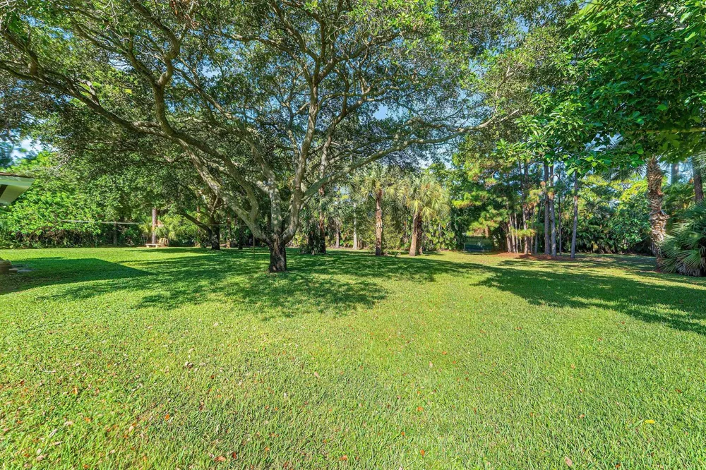 8645 Square Lake Drive Palm Beach Gardens, FL 33418