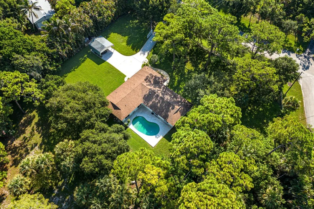 8645 Square Lake Drive Palm Beach Gardens, FL 33418